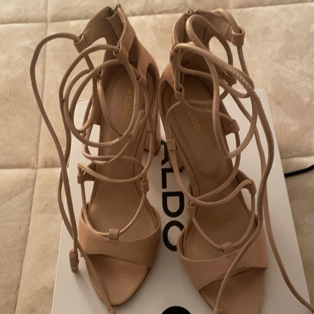 ALDO MIADA SEXY LACE UP ZIP BACK SANDAL GENTLY WORN IN ORIGINAL BOX